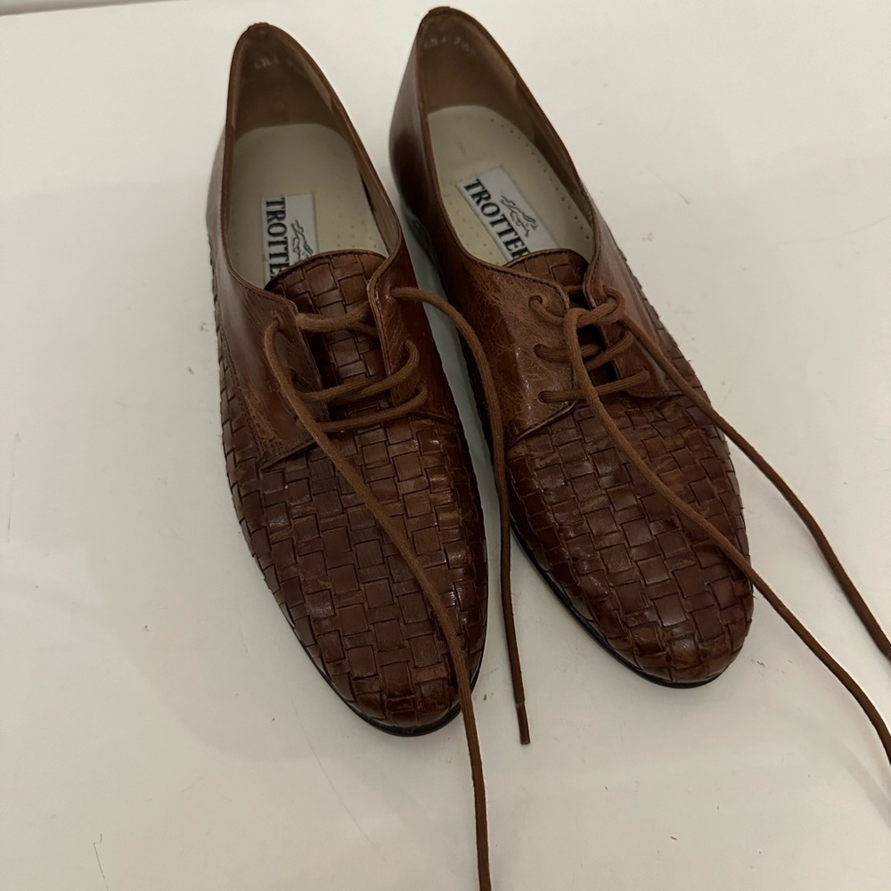 TROTTERS WOMEN'S BROWN WOVEN COGNAC LEATHER LACE UP COMFORT SHOES SIZE 7.5